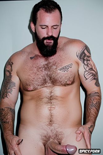 hombre solo super realista sin cabello barba cerrada musculoso barzos tatuados desnudo superdotado pene grande erecto xxl