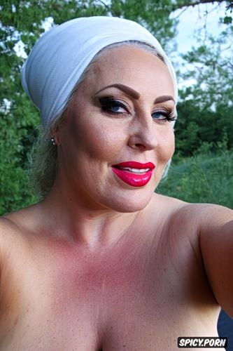 bbw, bbw mature woman, selfie face, smiling face, vibrant colors